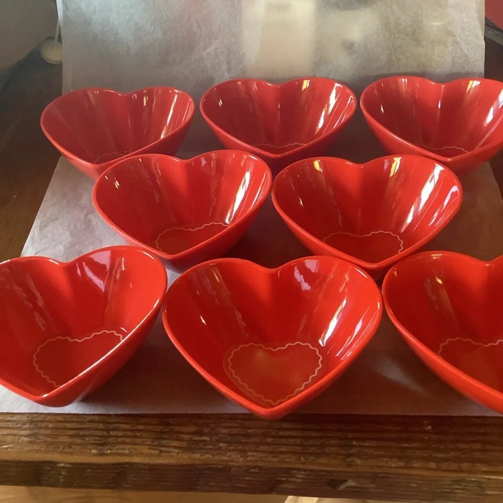 Pillowfort Heart Bowls - set of 8 in red
